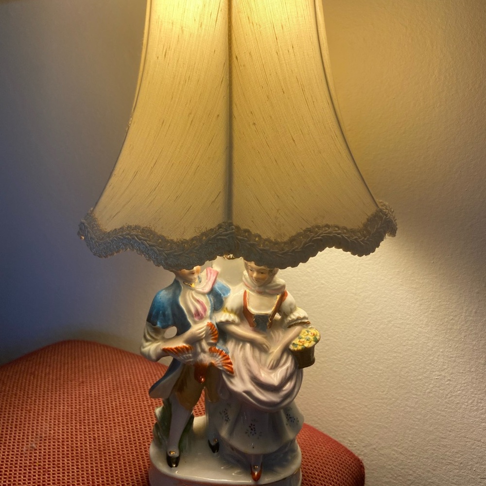 Vintage Colonial Couple Porcelain Table Lamp